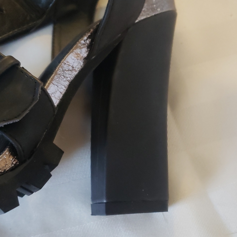 Sandals - Picture 4 of 4